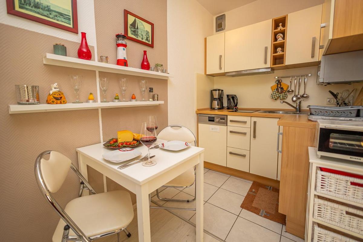 Studio 2 Im Eg Haus Stranddistel, Geschmackvoll Eingerichtete Ferienwohnung Fur 2 Personen In Zingst Luaran gambar